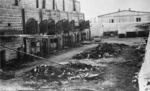 KL Majdanek – suanglėjusių palaikų dalys prie krematorijaus krosnių; 1944 m. liepa po stovyklos išlaisvinimo (IPN)